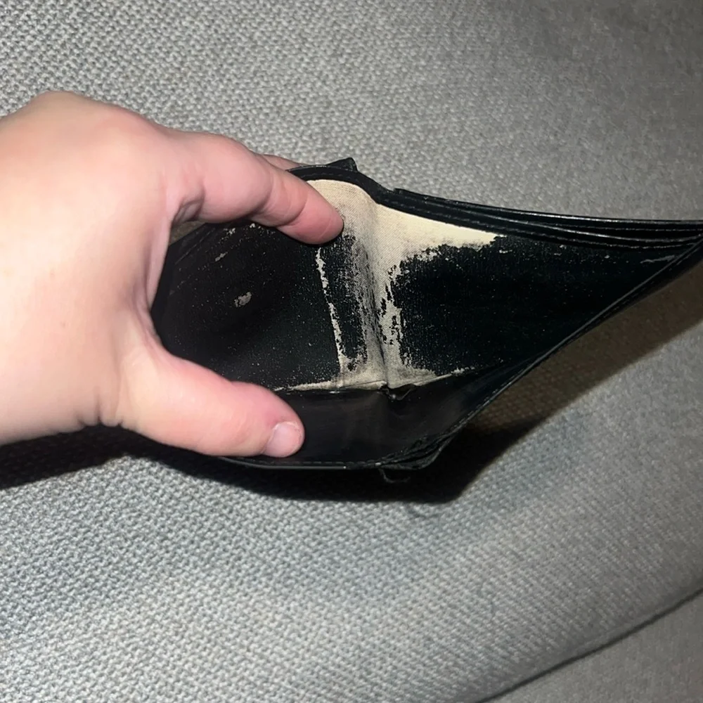 Authentic Vintage Louis Vuitton Epi Bifold Wallet MI1907